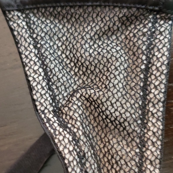 Pretty black and nude lace bra - Picture 2 of 5